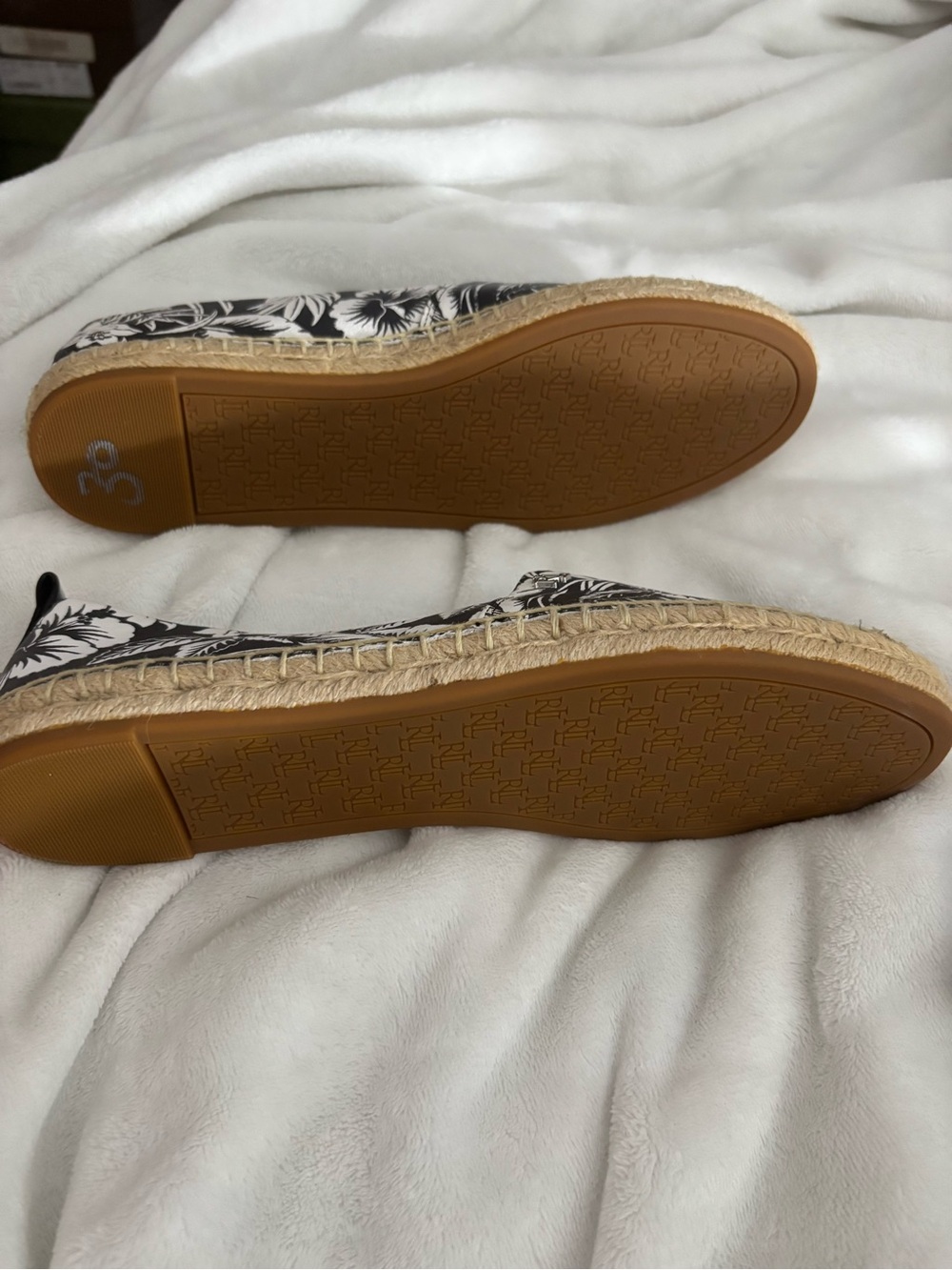 Lauren Ralph Lauren Black & White Floral Espadrille Flats - Picture 4 of 6